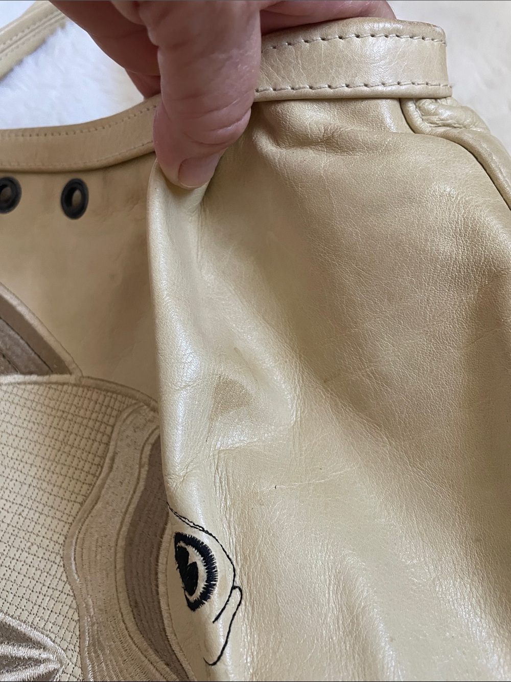 R&Y Augousti Cream Shoulder Bag with Fish Appliqué embroidered - Picture 9 of 10